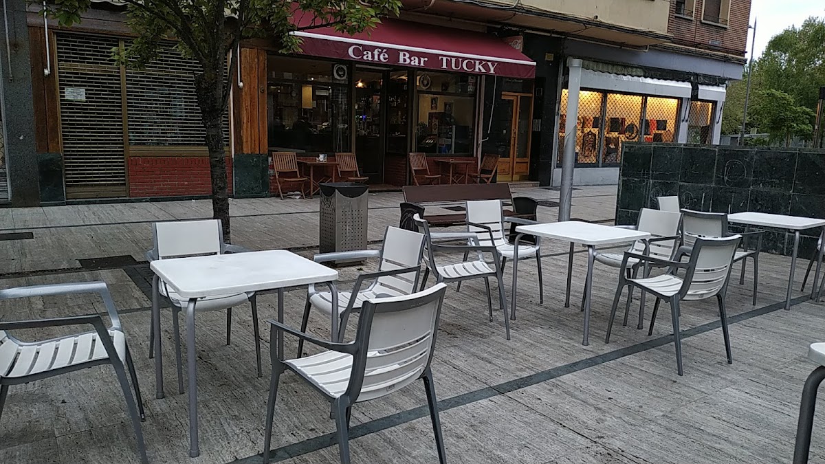 Café Bar Tucky Photo 4