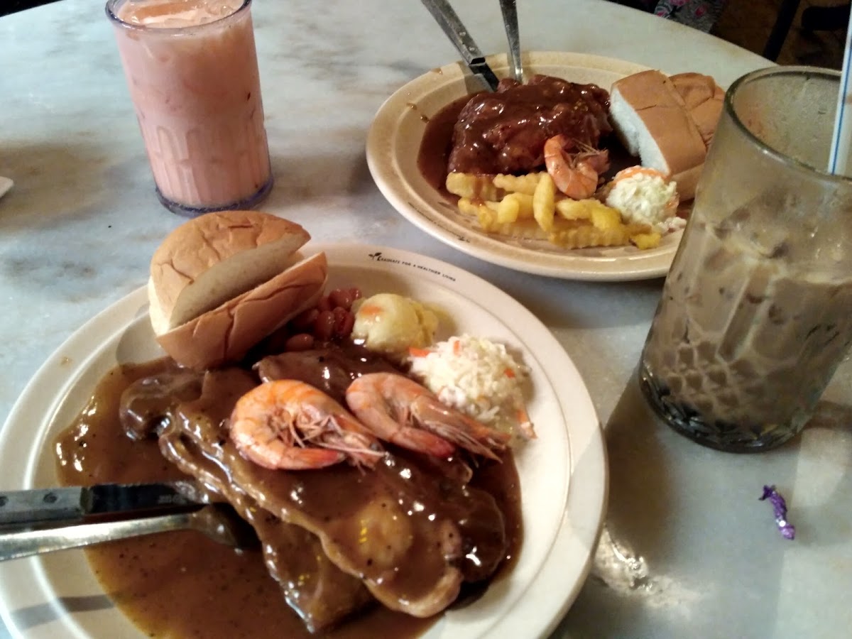HR Steak House Photo 6