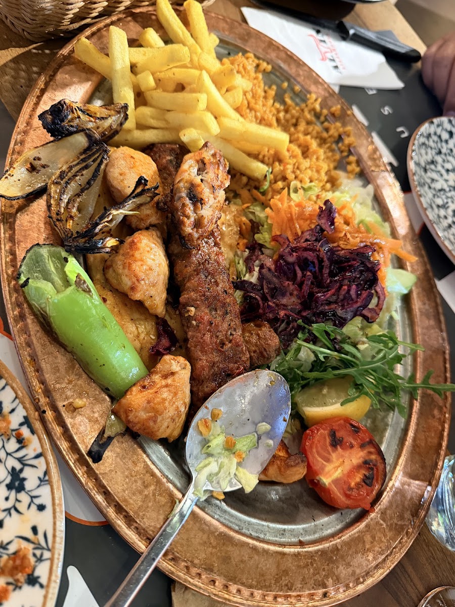 Altin Steakhouse - Ocakbasi Photo 4