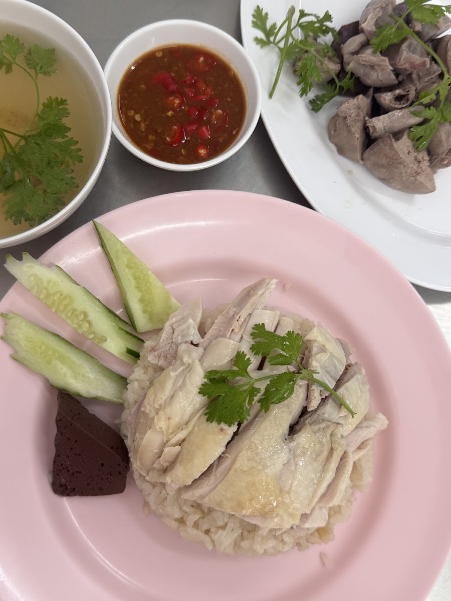 โชคดี ข้าวมันไก่ / Chok Dee Chicken Rice Photo 4