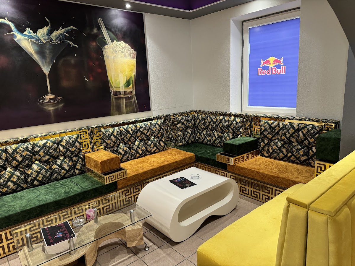 Royal Restaurant Photo 3