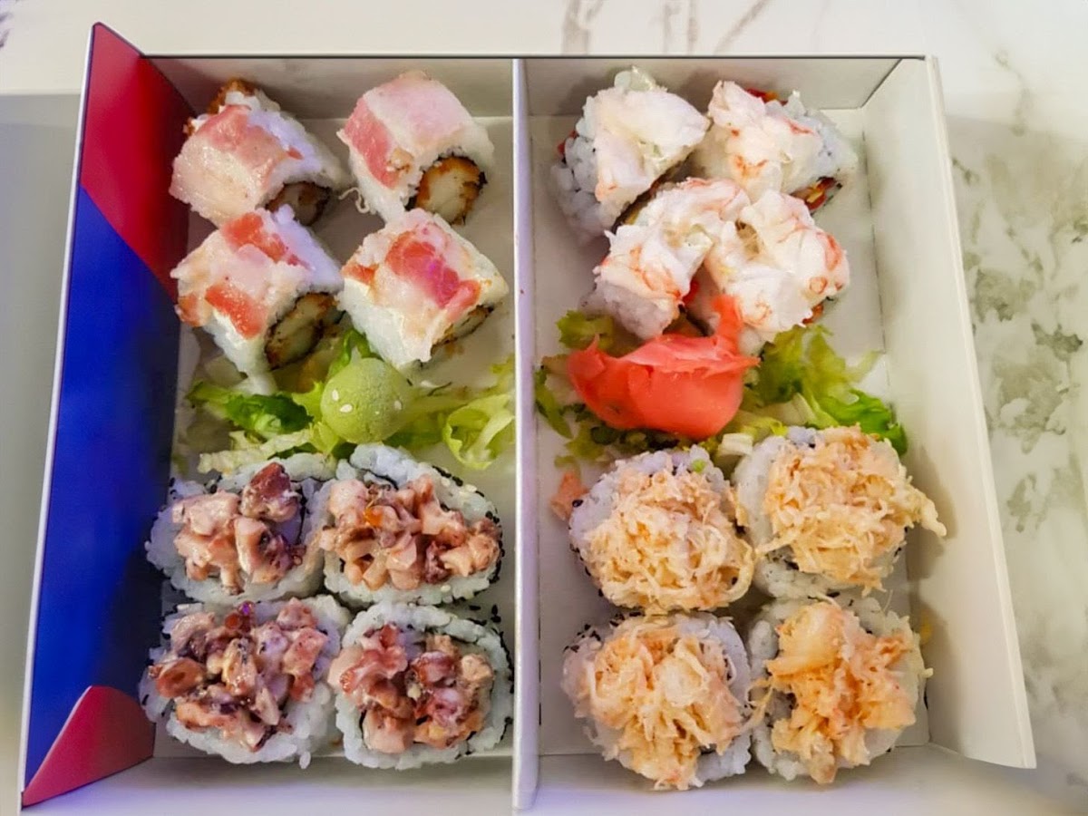 Sakura Sushi & Wok Photo 3