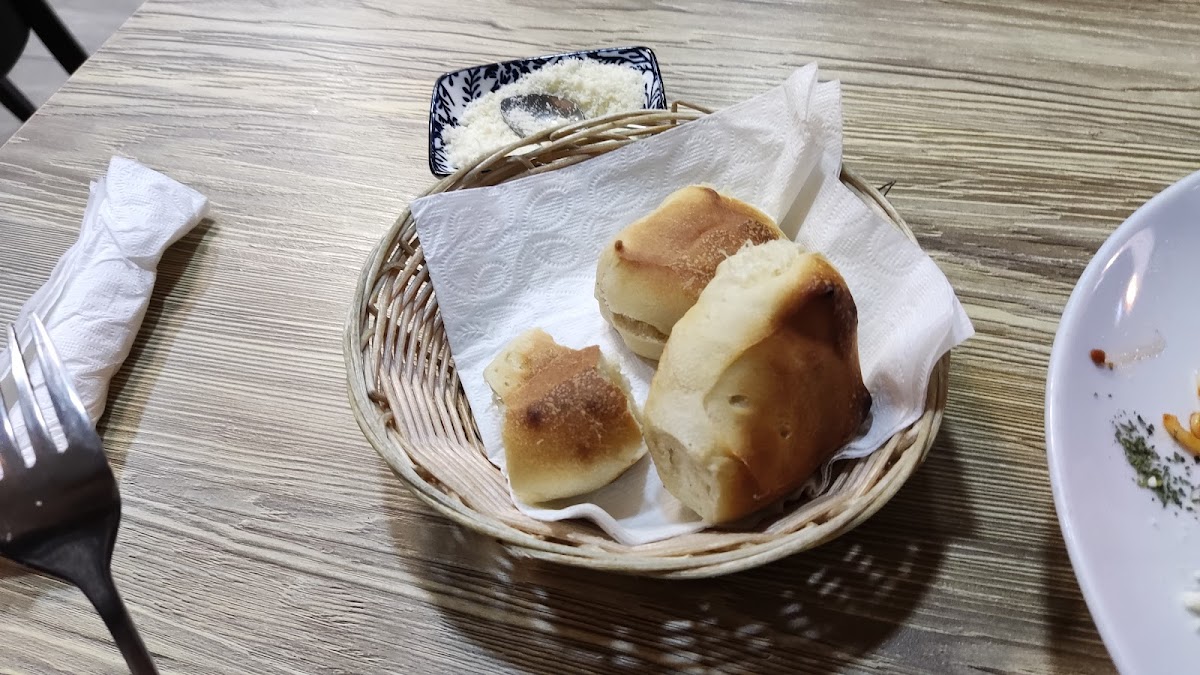 Medo Pizzeria & Grill Photo 6