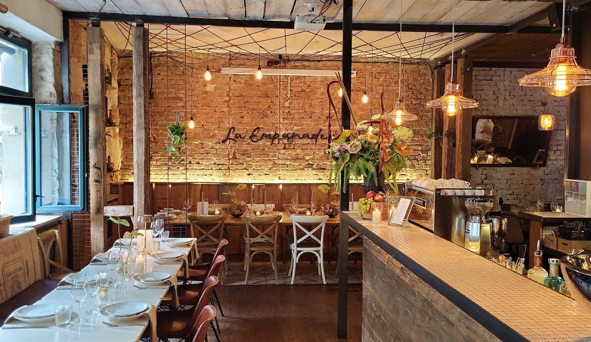 La Martinez - Bar y cocina sudamericana by La Empanaderia