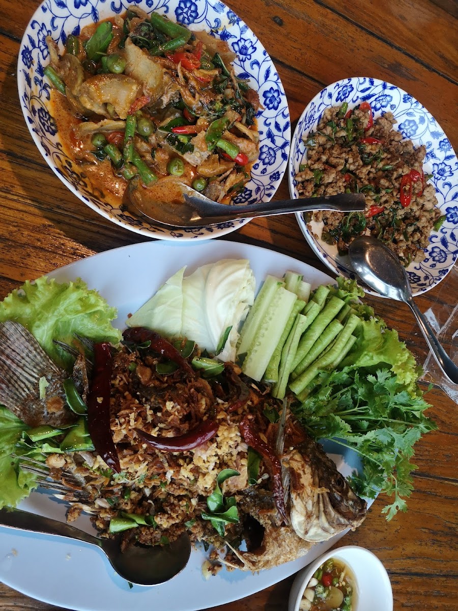 Phu Nam Suay Restaurant Photo 5