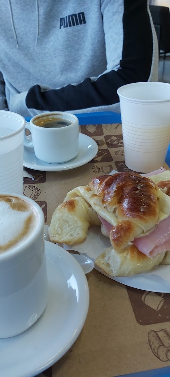Cafe De La Shell Photo 3