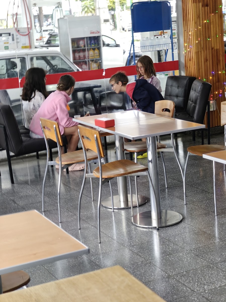 Cafe De La Shell Photo 4