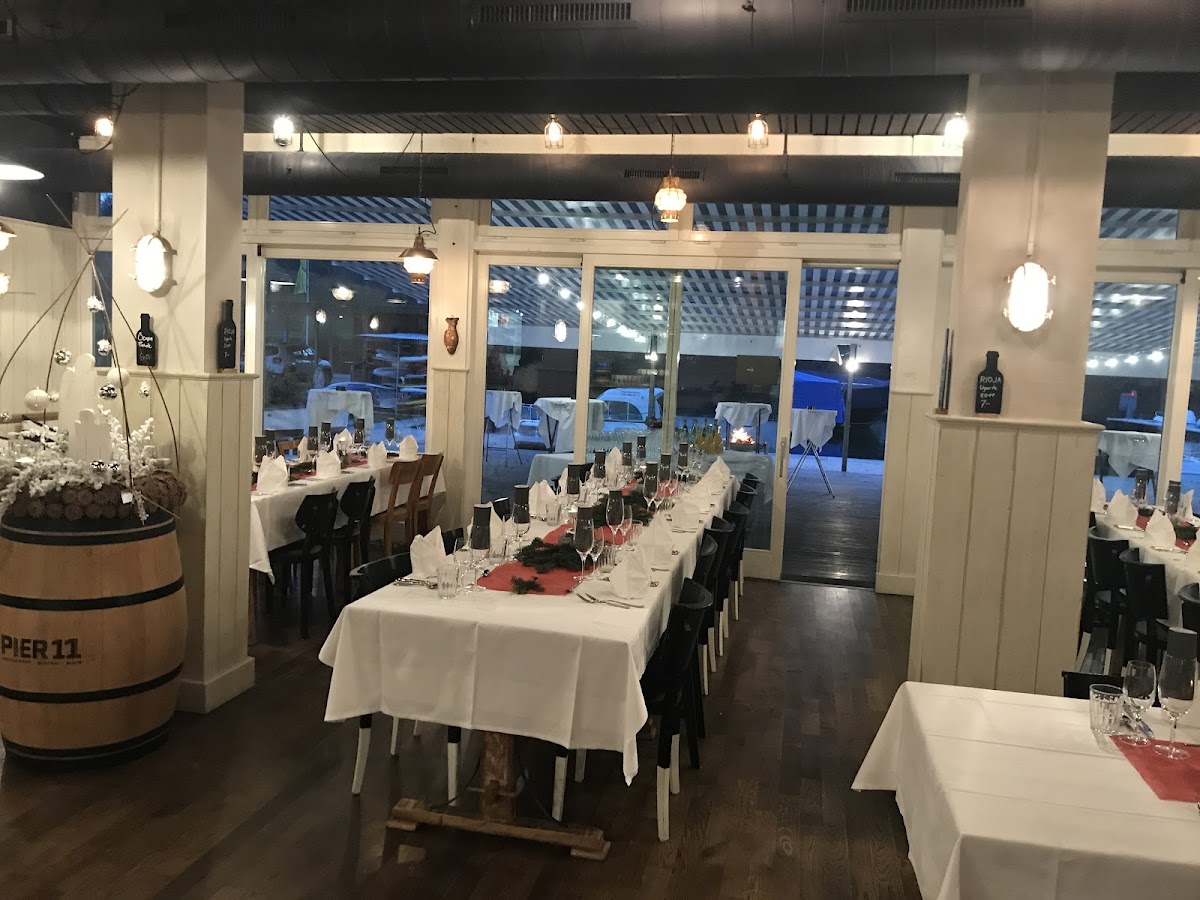 Restaurant Pier 11
