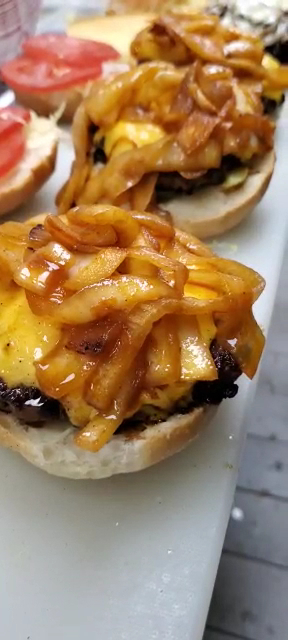 30 Burgers Photo 2