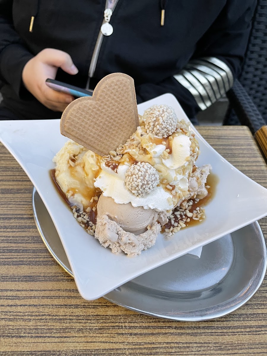 La Luna Eiscafe Photo 5
