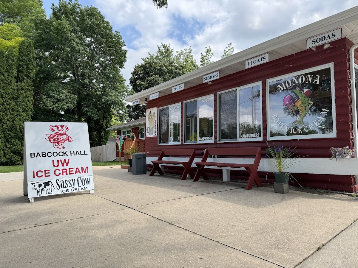 Monona Bait & Ice Cream Shop