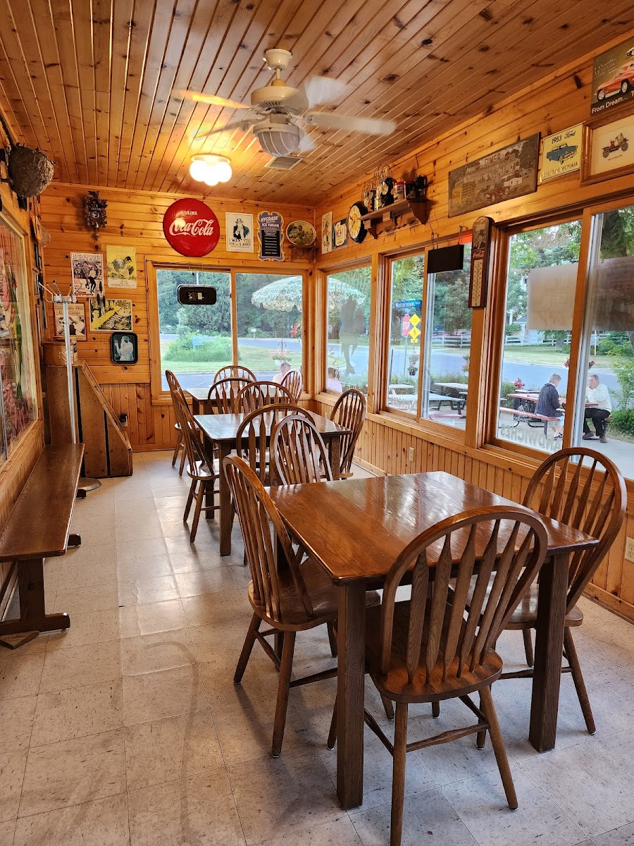 Monona Bait & Ice Cream Shop Photo 4