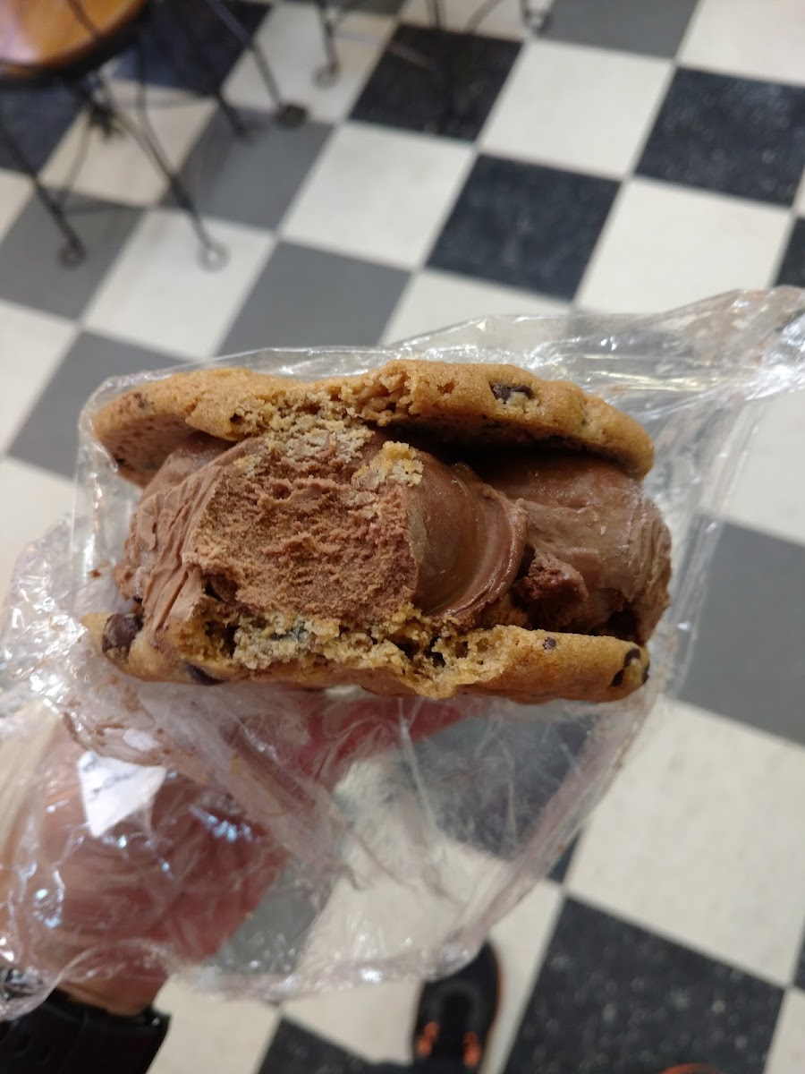 Monona Bait & Ice Cream Shop Photo 9