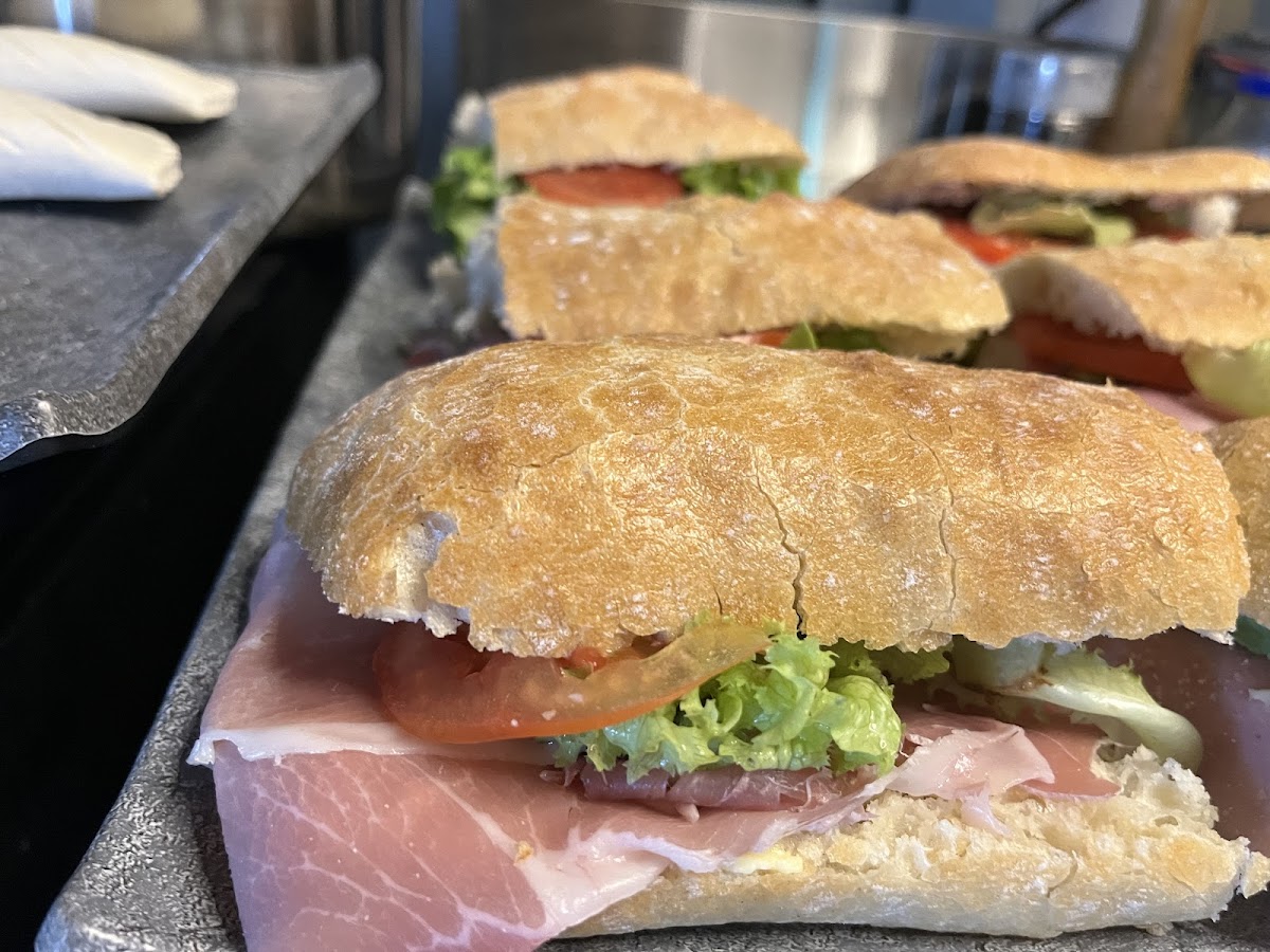 Sieben Berge - Kaffeerösterei & Neapolitanische Pizzabäckerei Photo 3