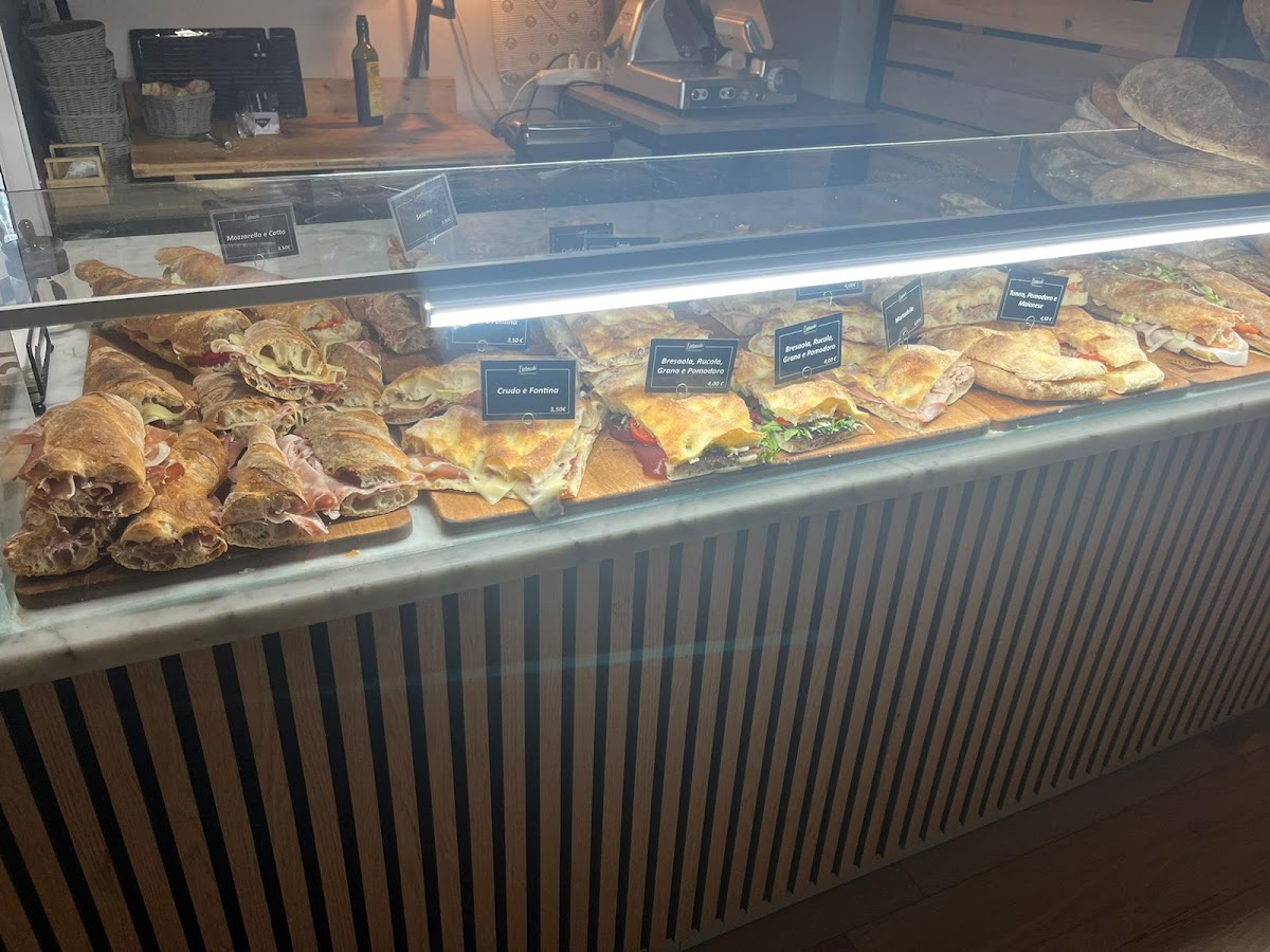 Pizzeria/pasticceria/Ristorante/Forno L'Ostacolo Photo 4