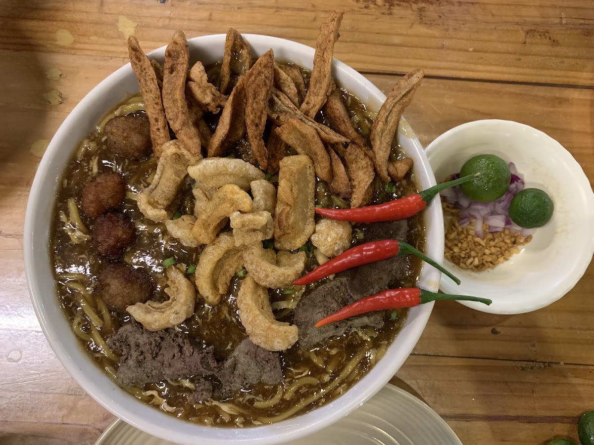 BigBoy's Lomi House Photo 5