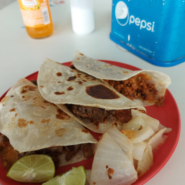 Quesadillas de Bistec Y Quesadilla de Chorizo