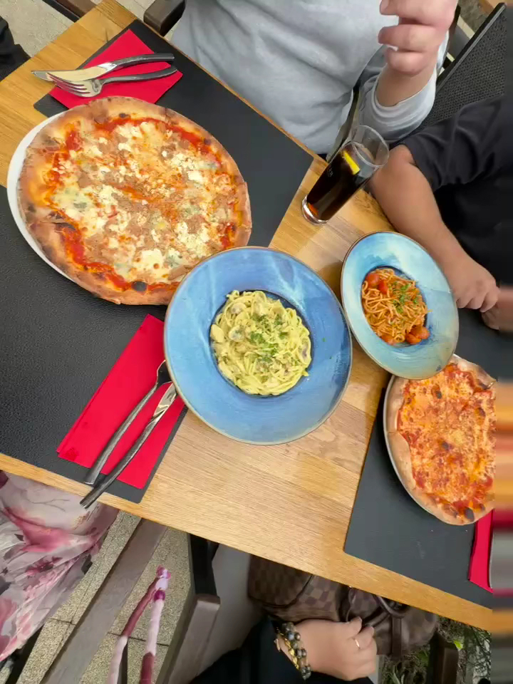 Piccadilly Pizzeria Photo 2