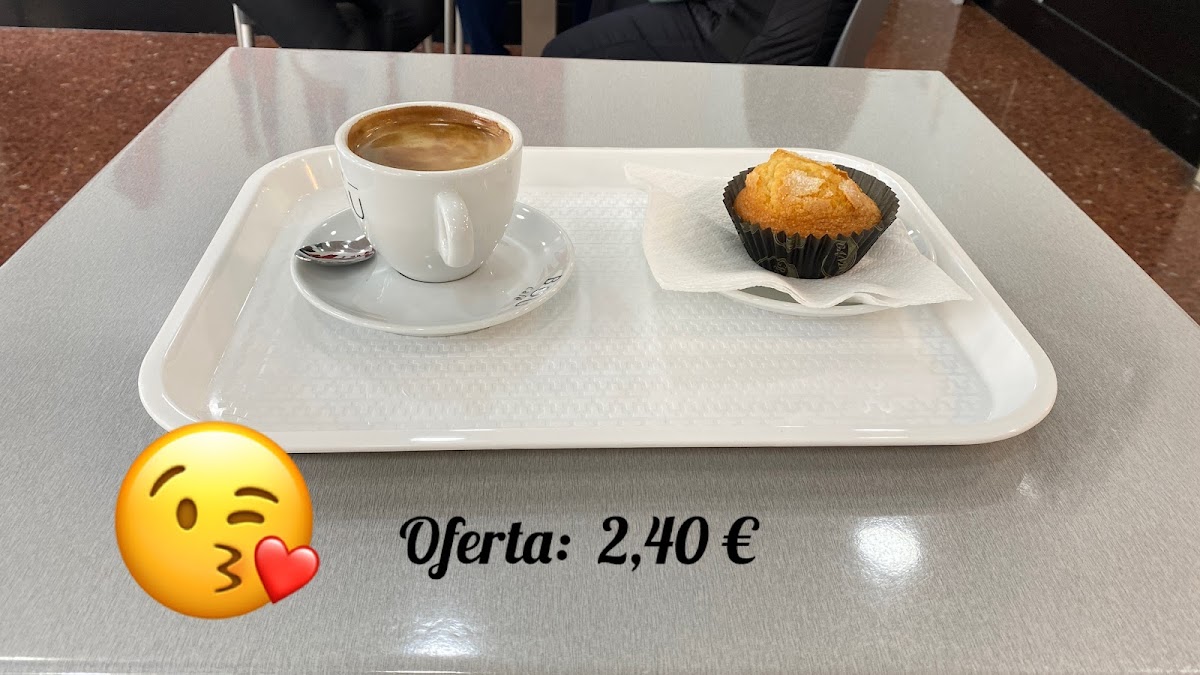 Despatx De Pa Artesanal Cafeteria Photo 8