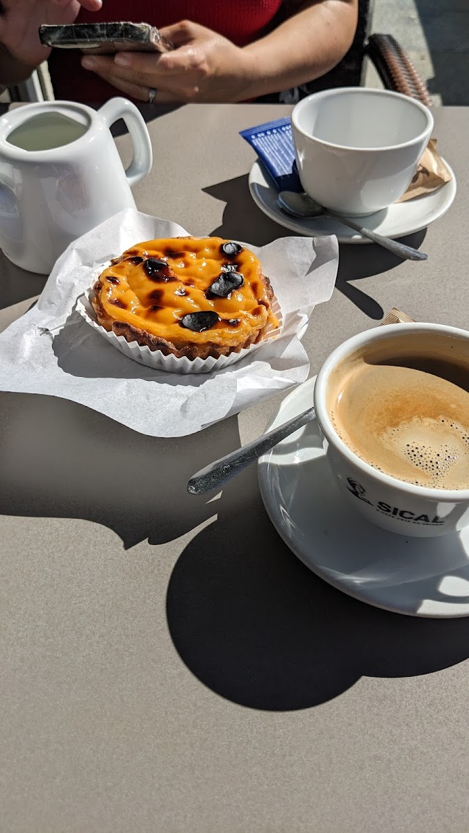 Café Avenida Photo 6