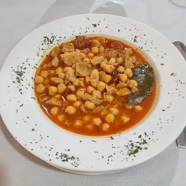 Garbanzos Con Callos