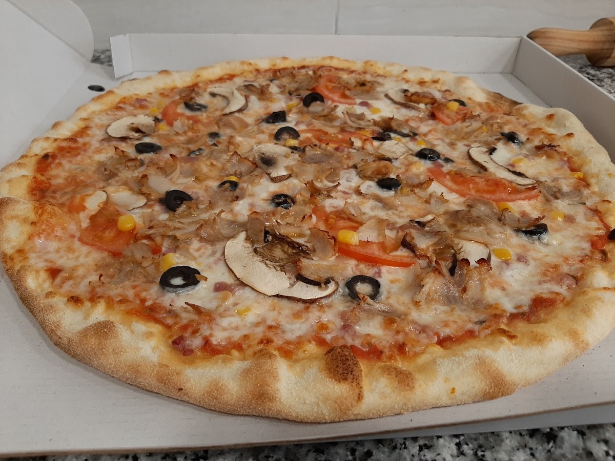 PIZZERÍA & KEBAB NEVADA Photo 2