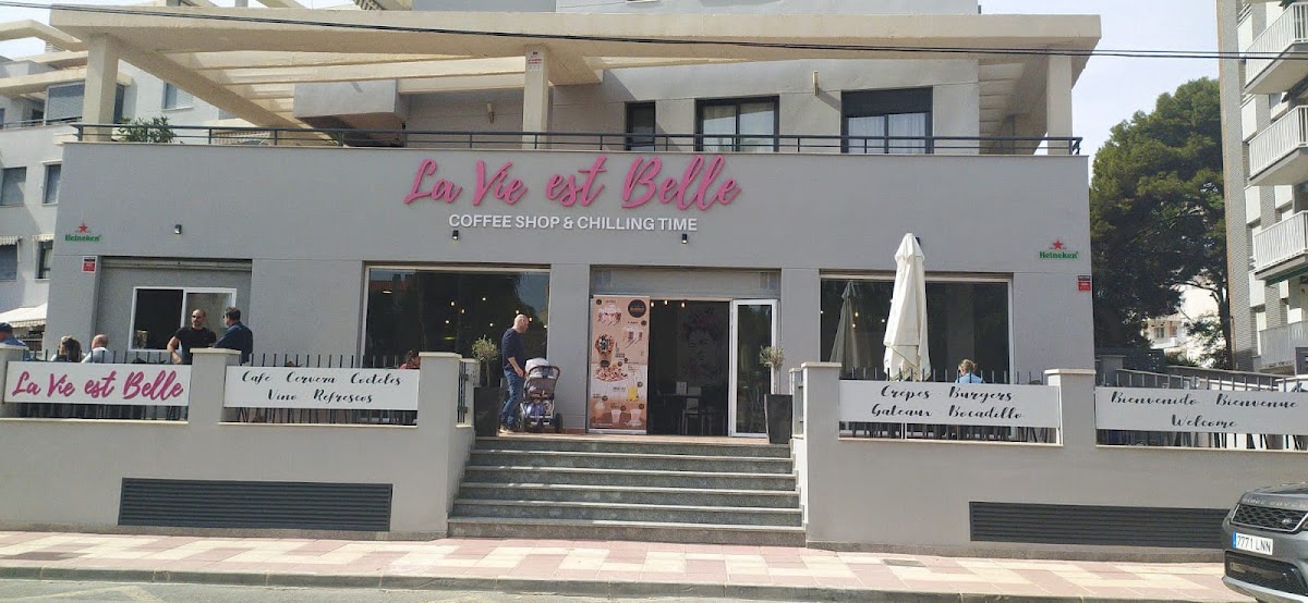 La Vie est Belle