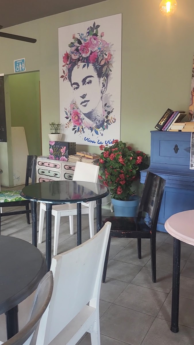 La Vie est Belle Photo 2