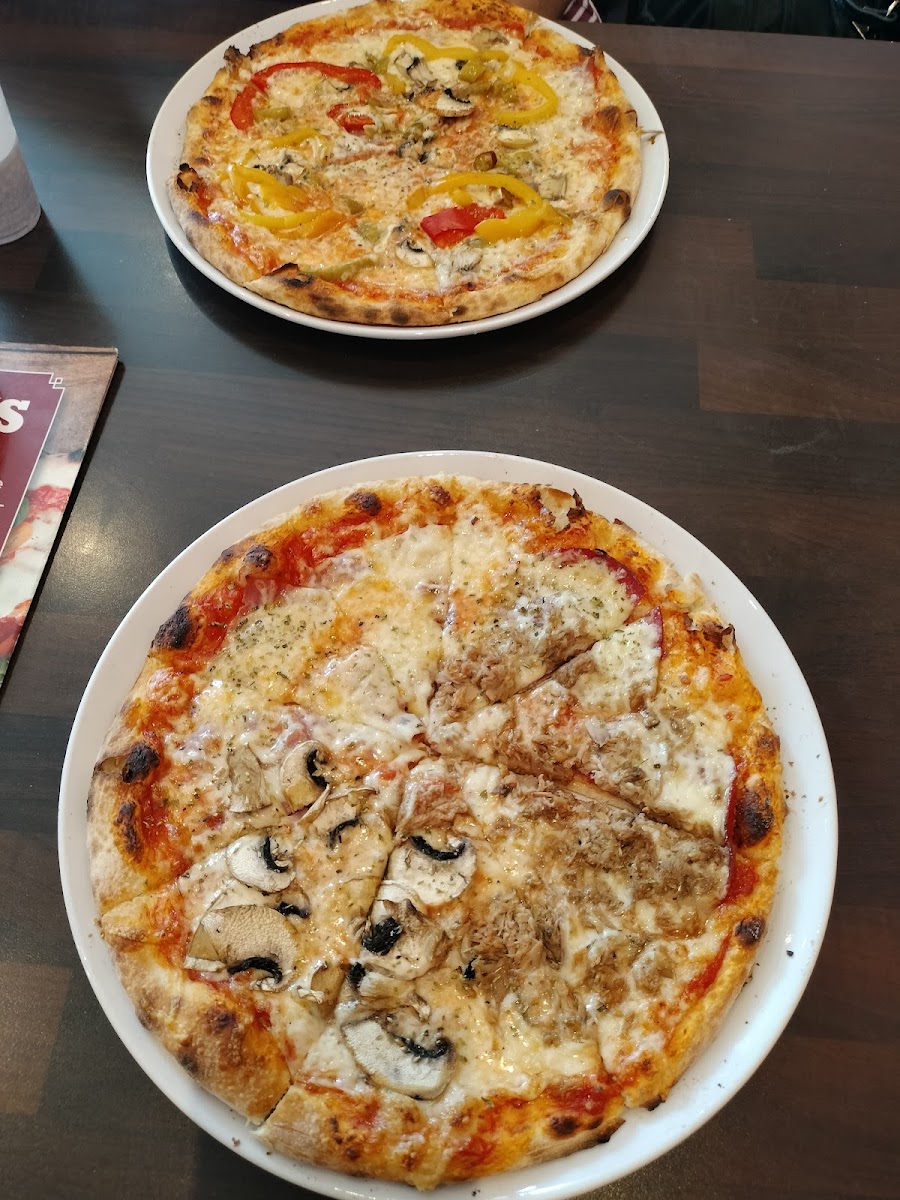 Bobby's Pizzeria Photo 3