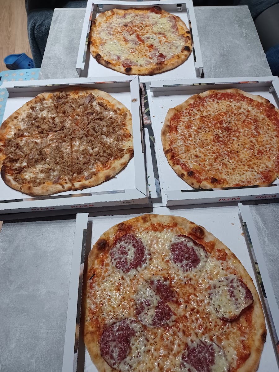Bobby's Pizzeria Photo 6