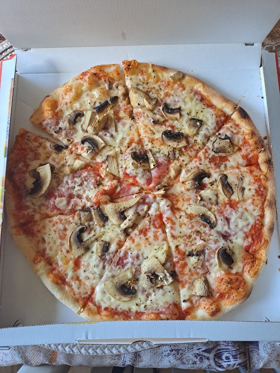 Bobby's Pizzeria Photo 8