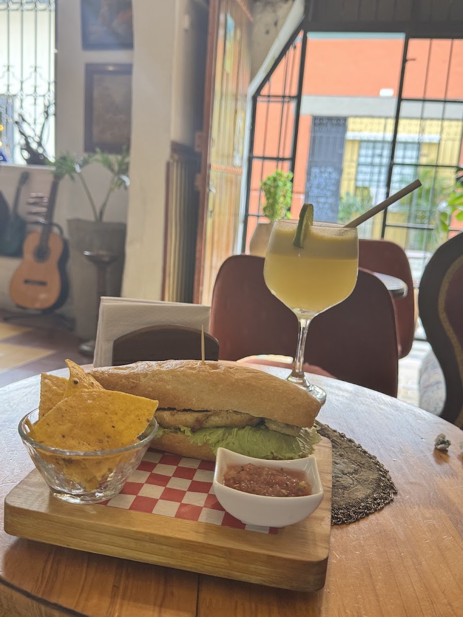 Pulguero Coffee Shop Photo 5
