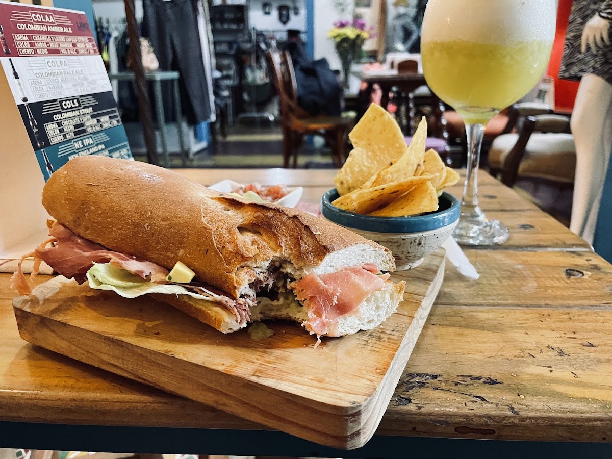 Pulguero Coffee Shop Photo 7