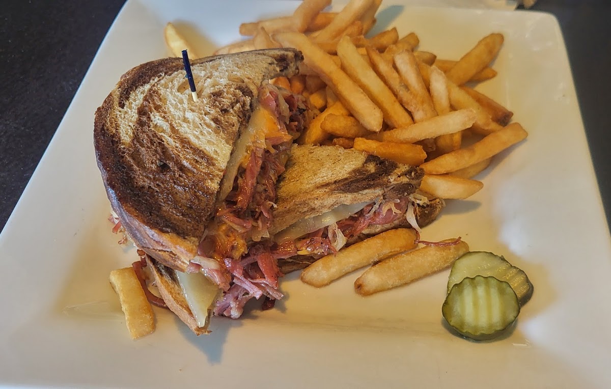 The Lucky Leprechaun Bar & Grill Photo 4