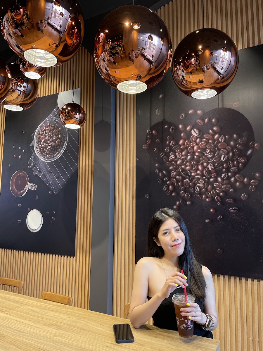 Inthanin Coffee Central Sriracha Photo 4