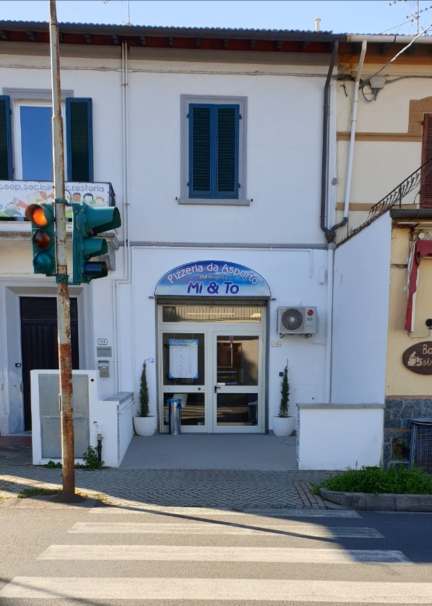 Pizzeria Mi & To Photo 3