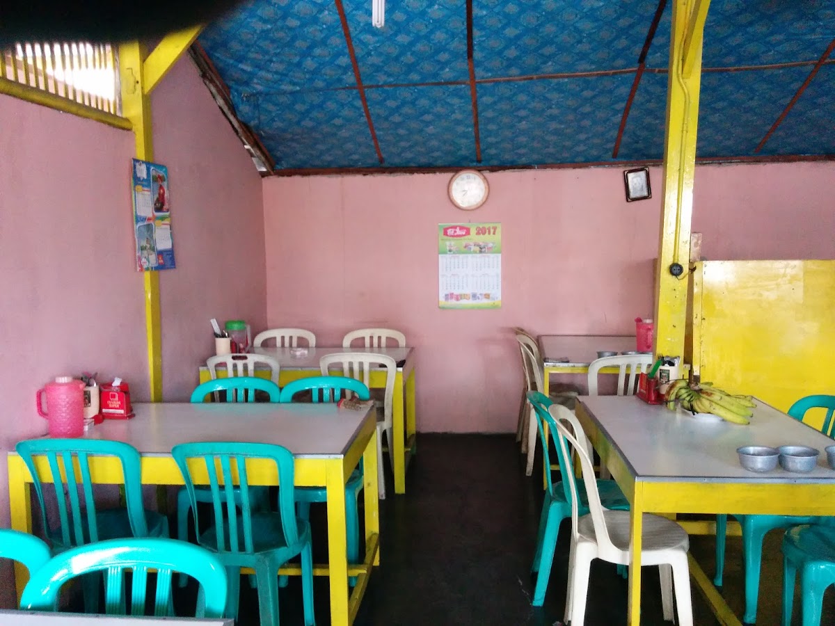 Rumah Makan Padang Tuah Saiyo Photo 6