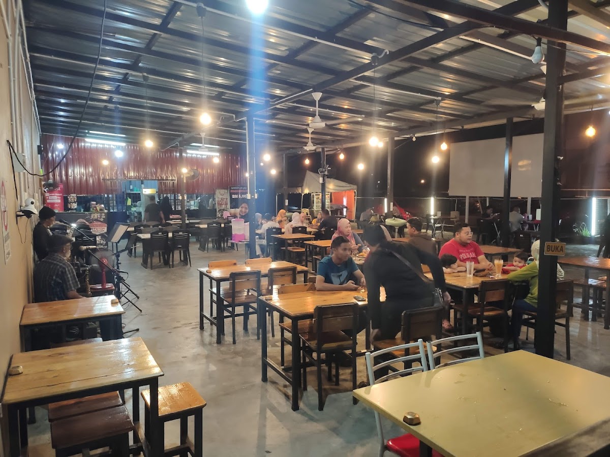 BIKERS PiT & CAFE Photo 4