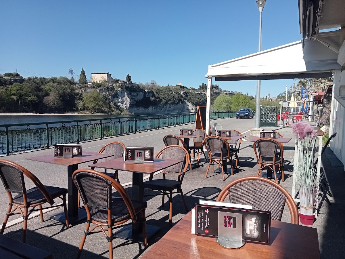 La Riviera