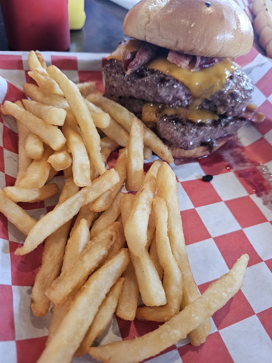 Lumberyard Bar & Grill Photo 6