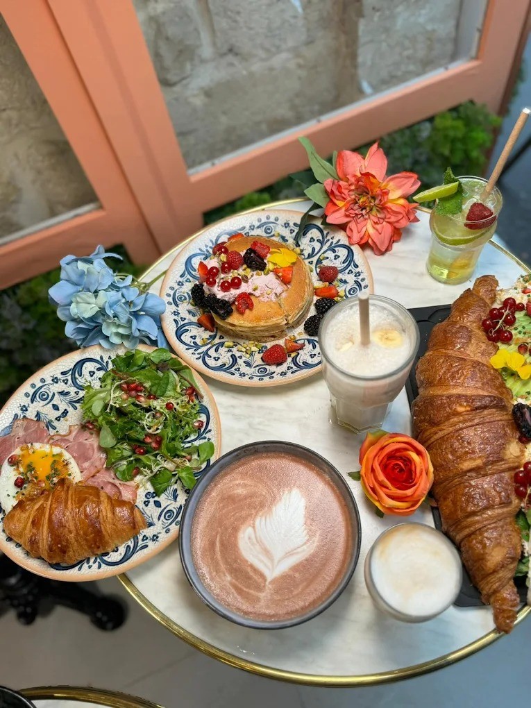 Wonderland Brunchy Louvre/restaurant brunch Photo 3