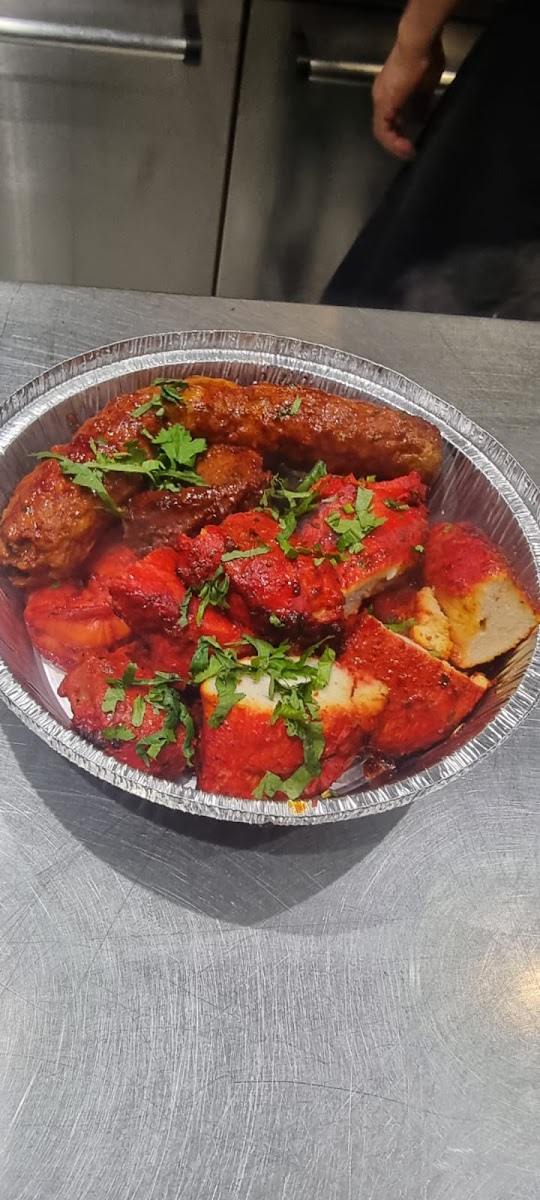 Anahs Tandoori House Photo 4