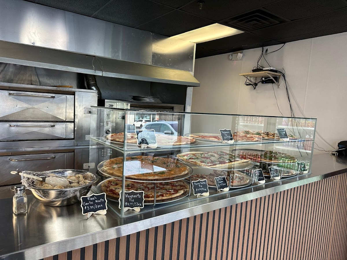 Tita's Pizzeria & Restaurant