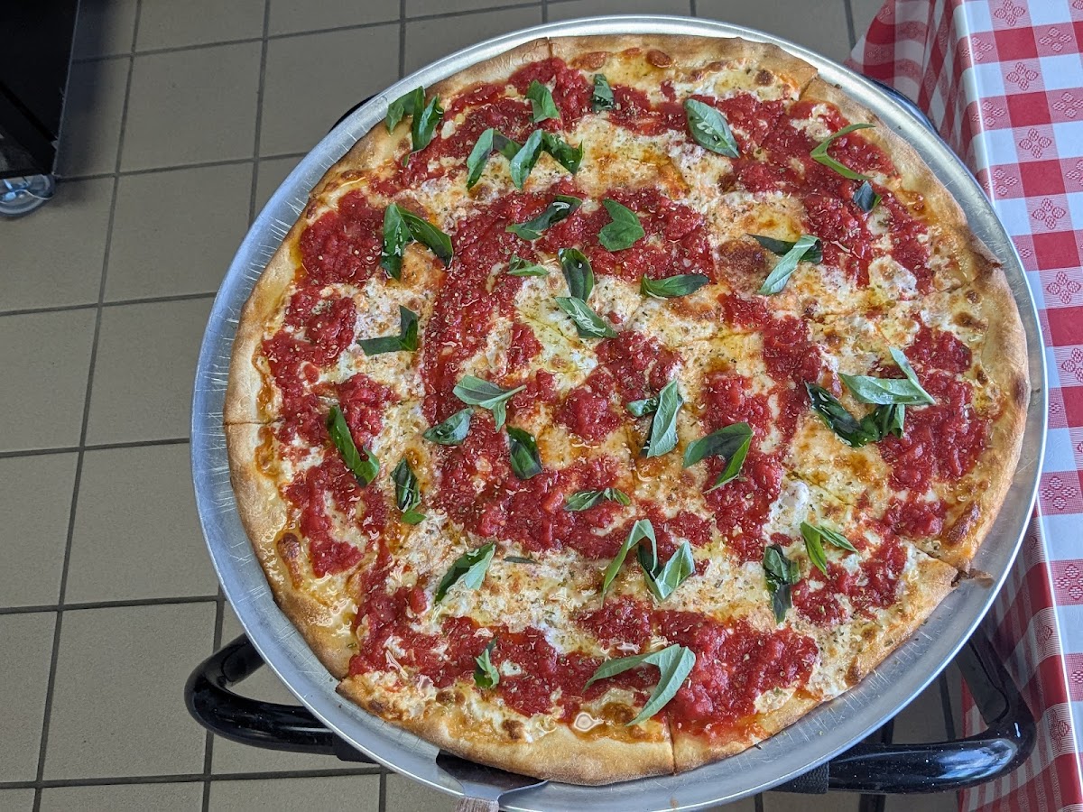 Tita's Pizzeria & Restaurant Photo 4