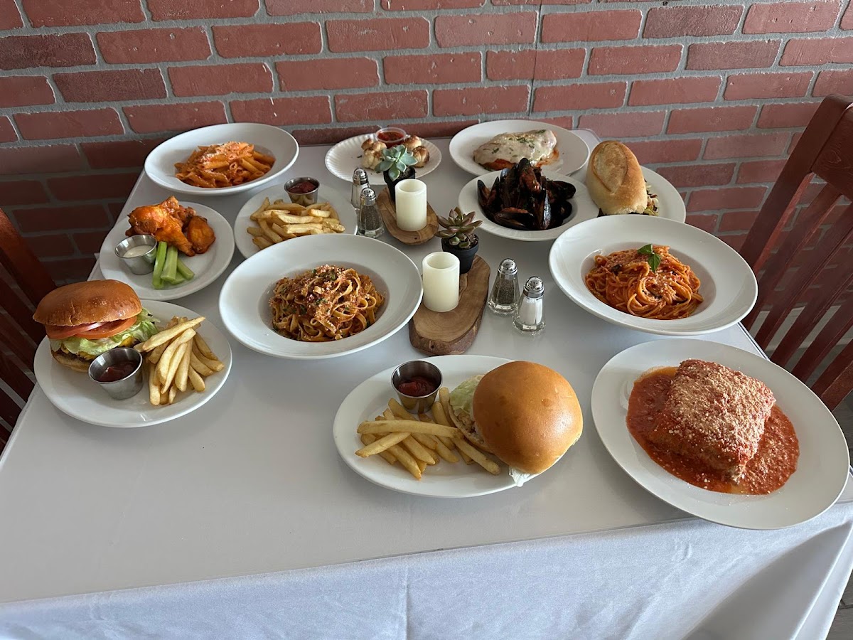 Tita's Pizzeria & Restaurant Photo 5