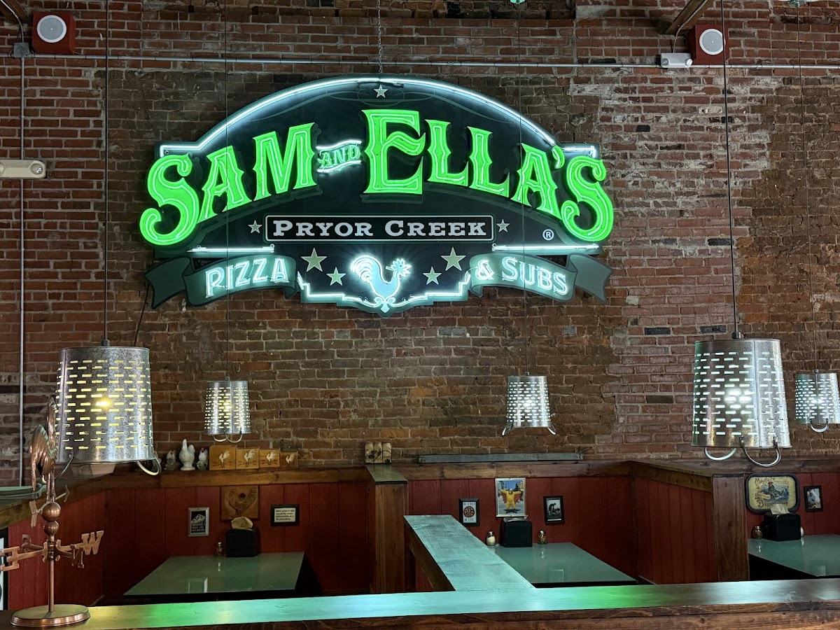Sam & Ella's Chicken Palace Photo 3