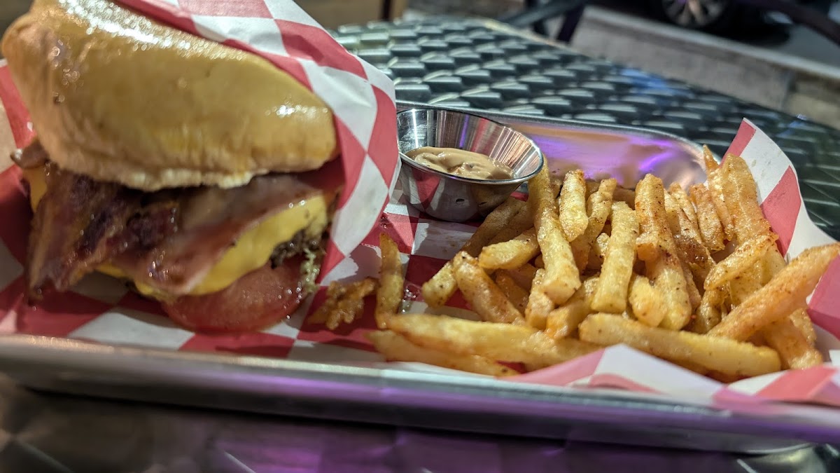 Ginger's Burger Photo 7