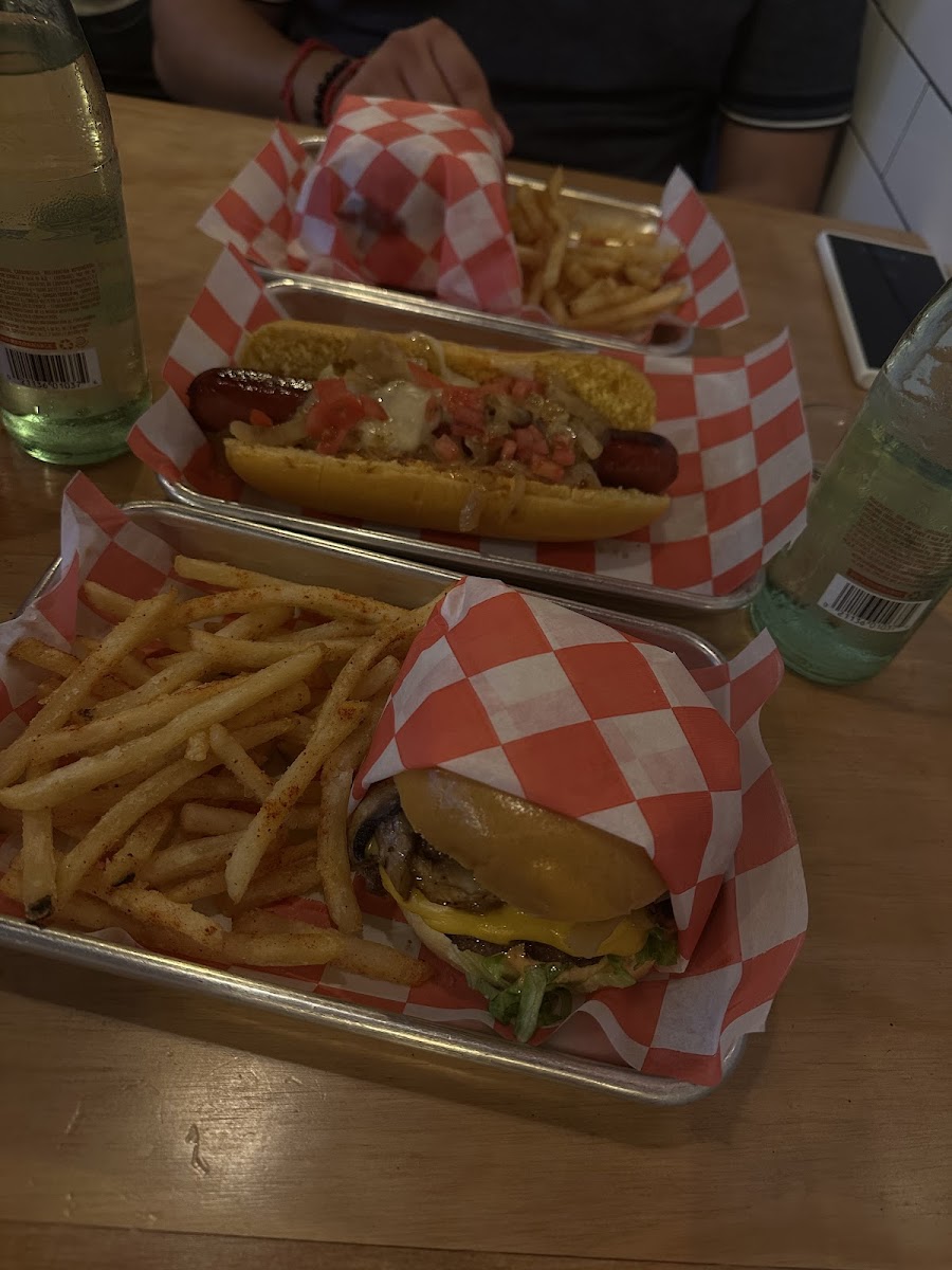 Ginger's Burger Photo 8