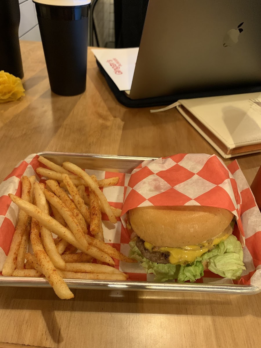 Ginger's Burger Photo 9