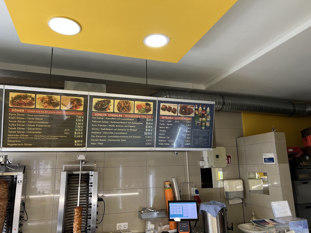 Akdeniz Döner Photo 3